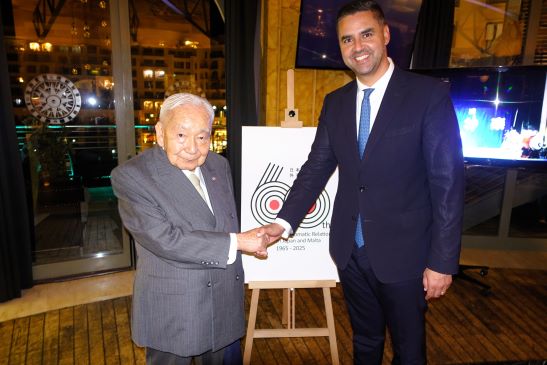 白鳥会長とイアン・ボージュ副首相